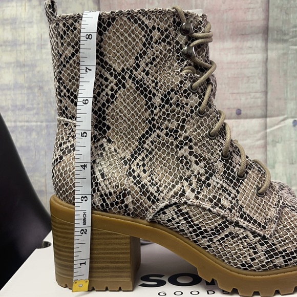 - Brand new Woman’s High Heeled Boots. - Picture 4 of 16